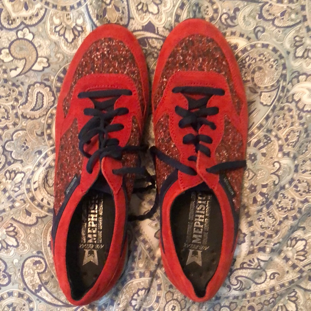 Mephisto Air Relax Size US 8 1/2 Red and Blue Athletic Shoes Like New